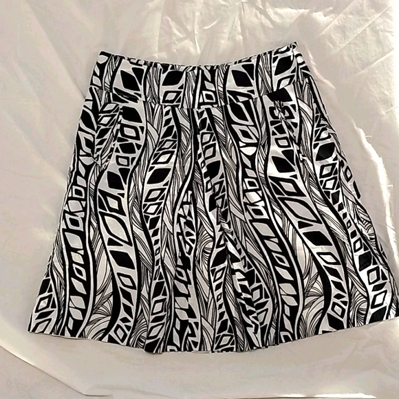 Ann Taylor Dresses & Skirts - Ann Taylor Navy blue pattern skirt